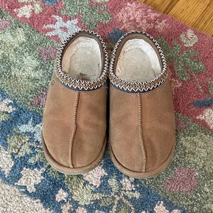 Cozy Tan Suede Slippers ugg tasman slippers